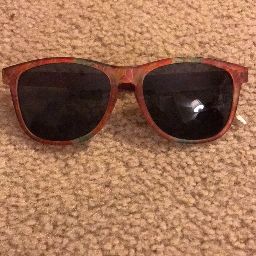 Flower and a pink sunglasses